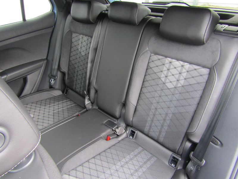 Volkswagen T-Cross R-Line People1.5 TSI 110 kW 7D - fotka 27 z 34