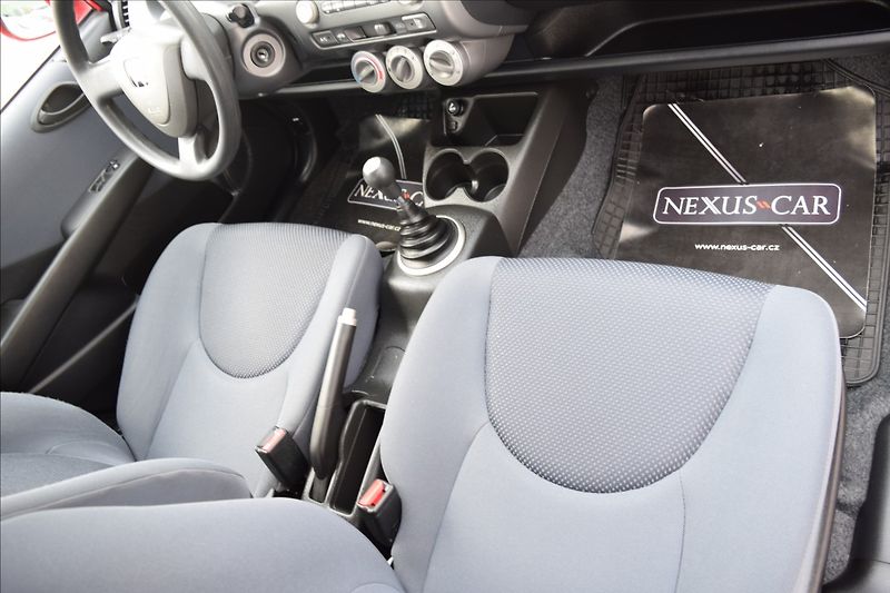 Honda Jazz 1,3 i 57KW NOVÁ STK BEZ KOROZE - fotka 23 z 45