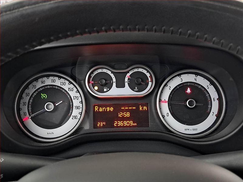 Fiat 500L (2013) 1.4 16V, Tempomat - fotka 11 z 16