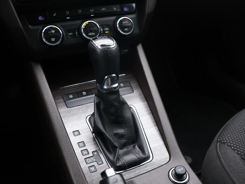 Škoda Octavia 2,0 TDI 135kW DSG 4x4 Scout - fotka 20 z 28