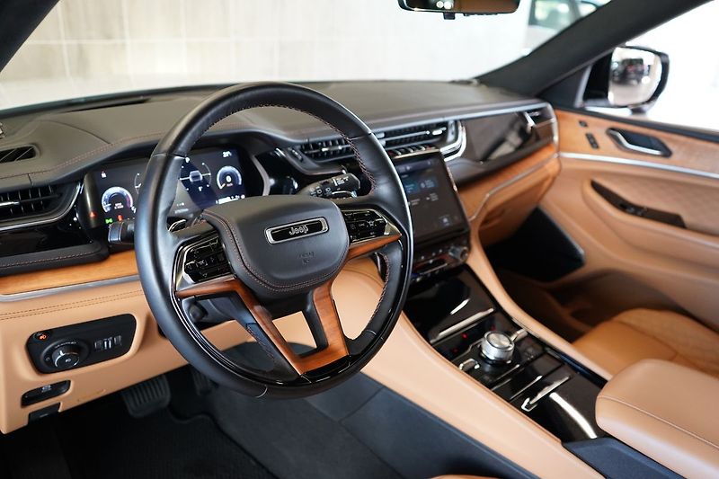 Jeep Grand Cherokee - fotka 14 z 55