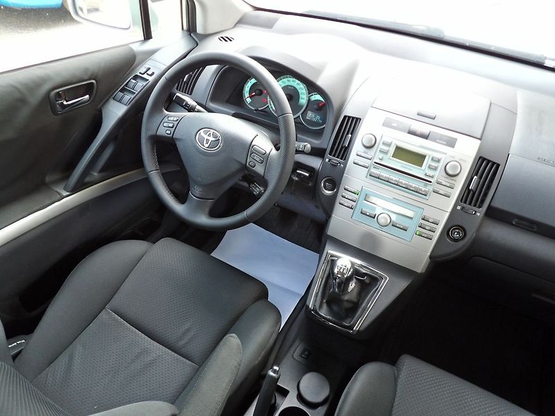 Toyota Corolla Verso 1.8 VVT-i 95kW REZERVOVÁNO - fotka 17 z 25