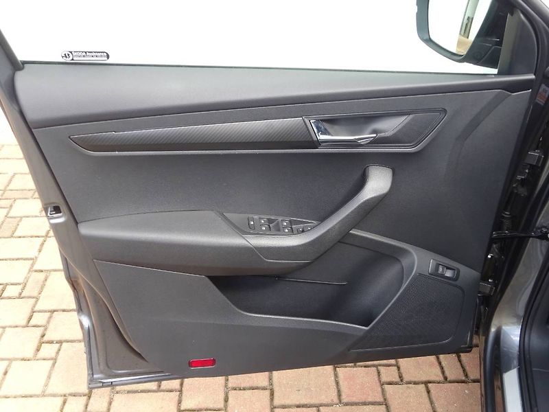 Škoda Karoq (2023) Sportline 1.5 TSI 110kW DSG - fotka 20 z 29