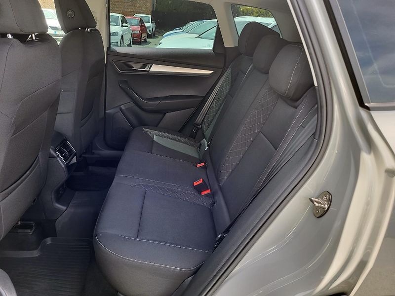Škoda Karoq 2.0 TDi 110kW 4x4 AMBITION *ČR - fotka 8 z 47
