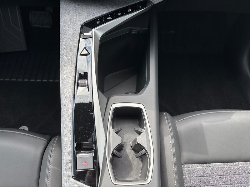 Peugeot 5008 (2026) BUSINESS Hybrid 145 e-DCS6     - fotka 19 z 25
