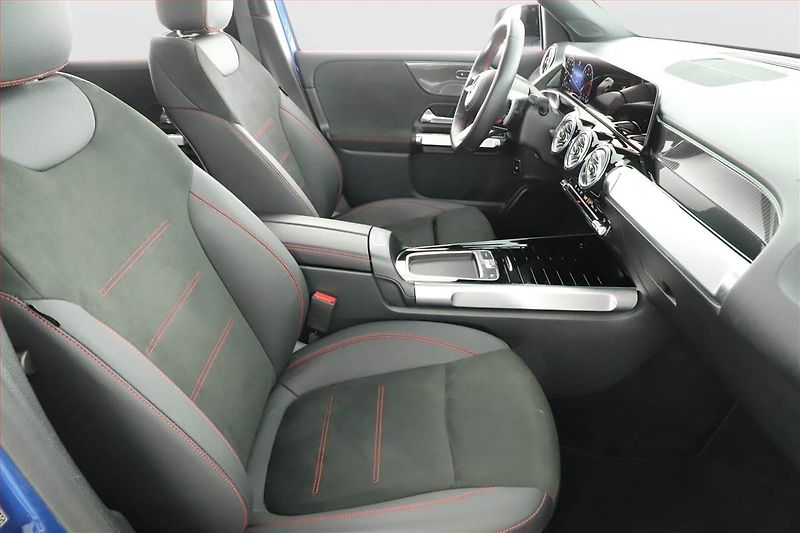 Mercedes-Benz GLB (2024) 200 d 4MATIC, AMG Line - fotka 7 z 20