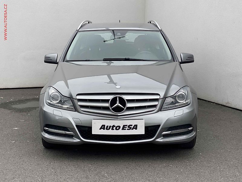 Mercedes-Benz Třídy C (2013) 1.8CGi C200, Avantgarde - fotka 2 z 17