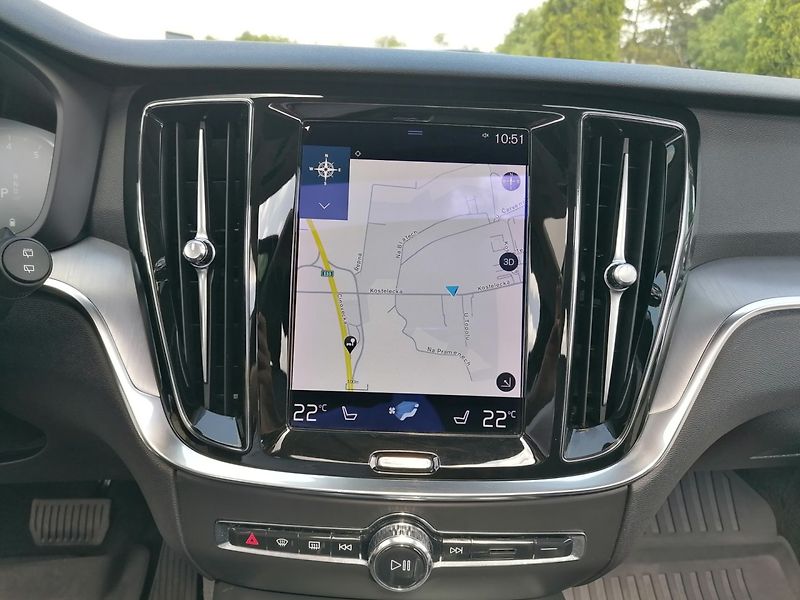 Volvo V60 (2021) 2.0 B3 MHEV A/T 120kW - fotka 12 z 36