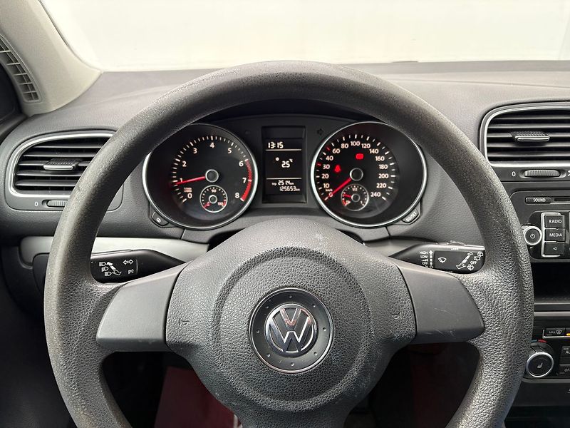 Volkswagen Golf 1.6, 75kW, Aut. Klima, Výhřevy - fotka 8 z 23
