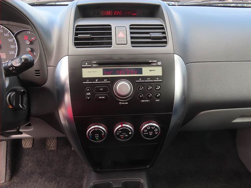 Suzuki SX4 (2008) 1.6 VVT, 4X4, Serv.kniha - fotka 12 z 17