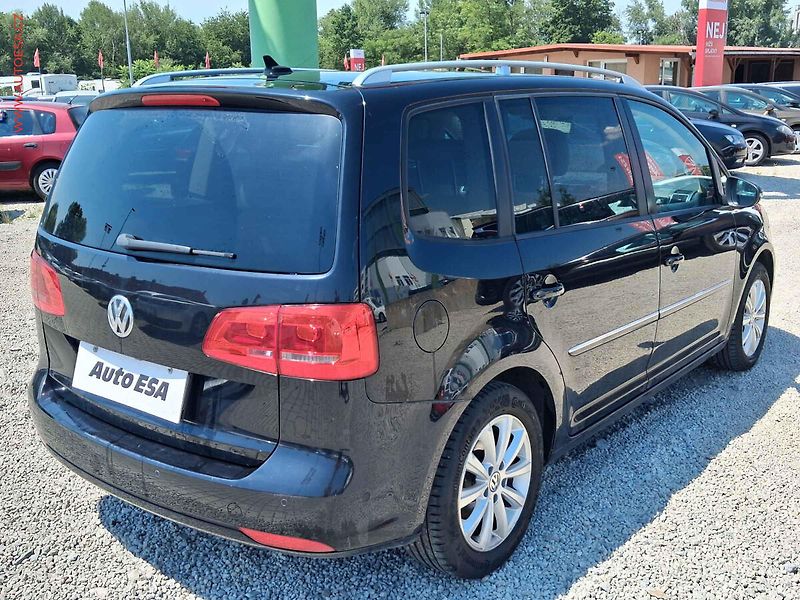 Volkswagen Touran (2014) 2.0 TDi, DSG, bixen, panor - fotka 4 z 23