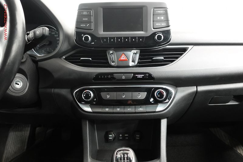 Hyundai i30 (2019) 1.6CRDi Fastback, ČR - fotka 10 z 22