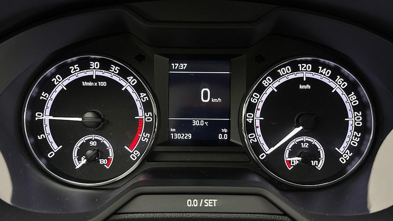 Škoda Octavia 1.6 TDI Ambition Combi - fotka 10 z 24