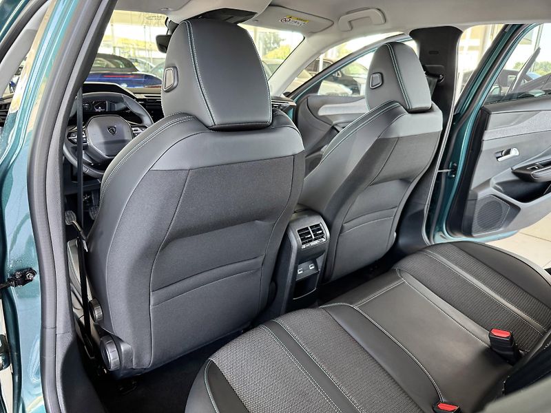 Peugeot 308 1,2PT 96KW*ALLURE*Kamera*DPH - fotka 17 z 33