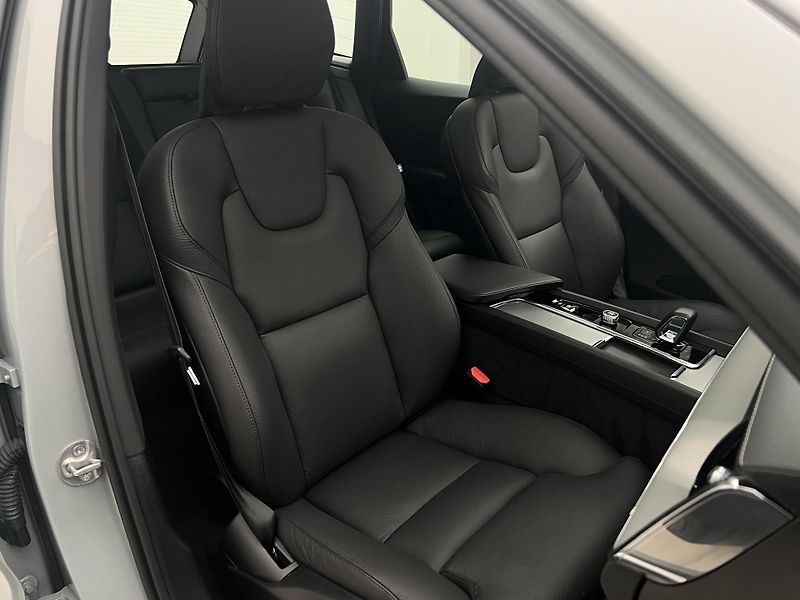 Volvo XC60 T8 AWD ULTRA DARK AUT CZ - fotka 19 z 47