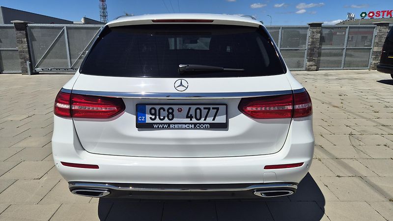 Mercedes-Benz Třídy E 350d 4Matic Exclusive - fotka 6 z 21