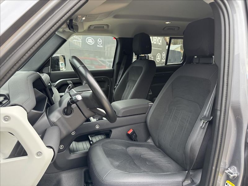 Land Rover Defender 3,0 110 D300 S AWD ZÁRUKA - fotka 11 z 34