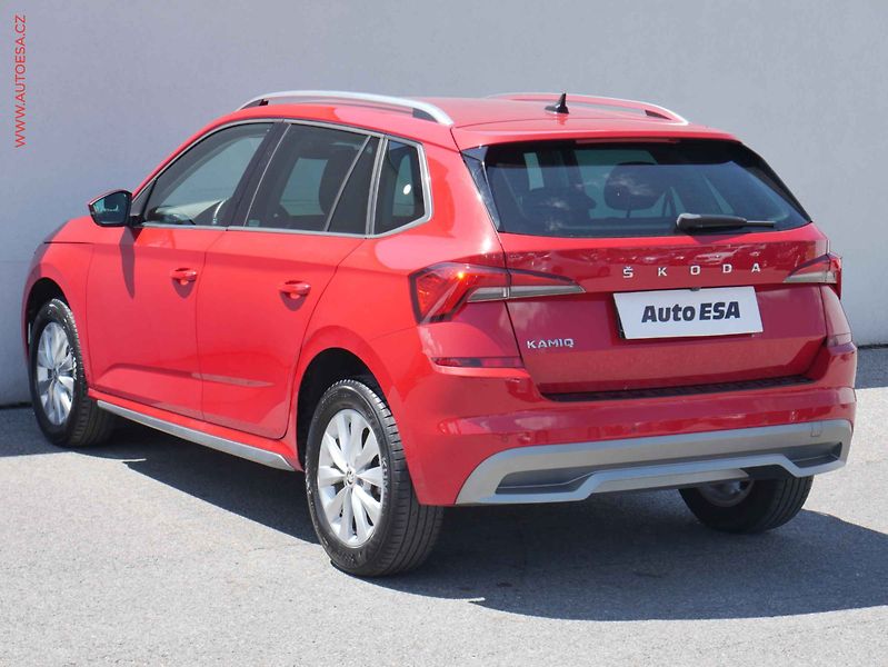 Škoda Kamiq (2021) 1.0 TSi, Style, park. kamera - fotka 6 z 21