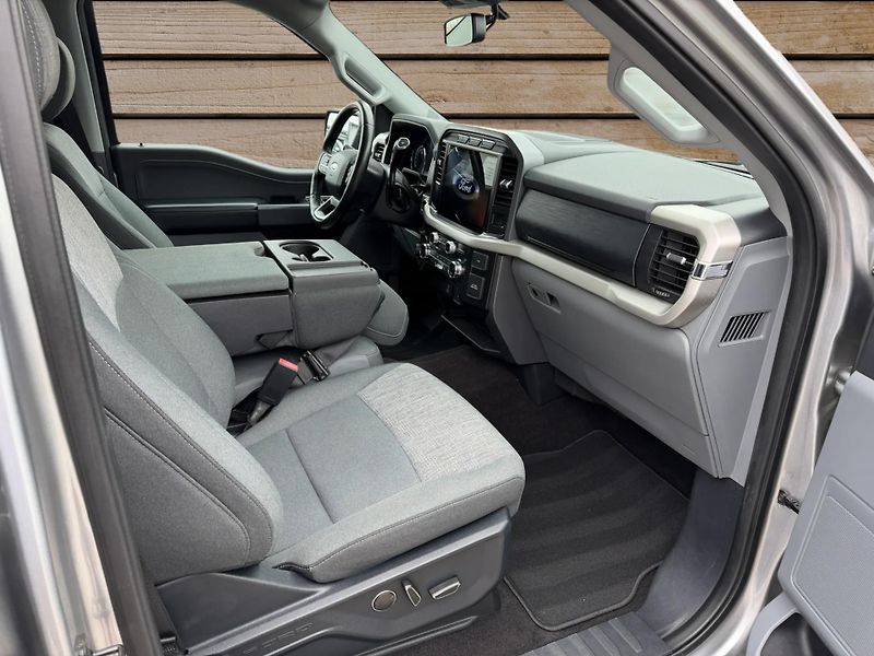 Ford F-150 (2021) + ROUGH COUNTRY + V8 + 6 míst  - fotka 10 z 20