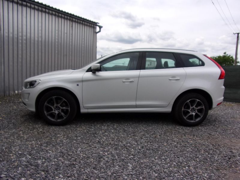 Volvo XC60 (2016) 2.0 D4 140kW OCEAN RACE KRÁSNÉ - fotka 8 z 27