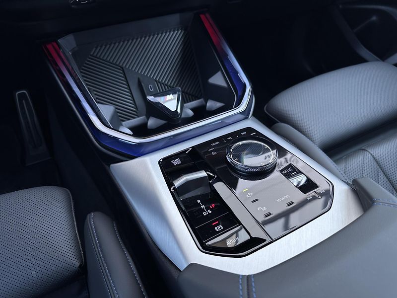 BMW X3 M50 xDrive - fotka 24 z 31