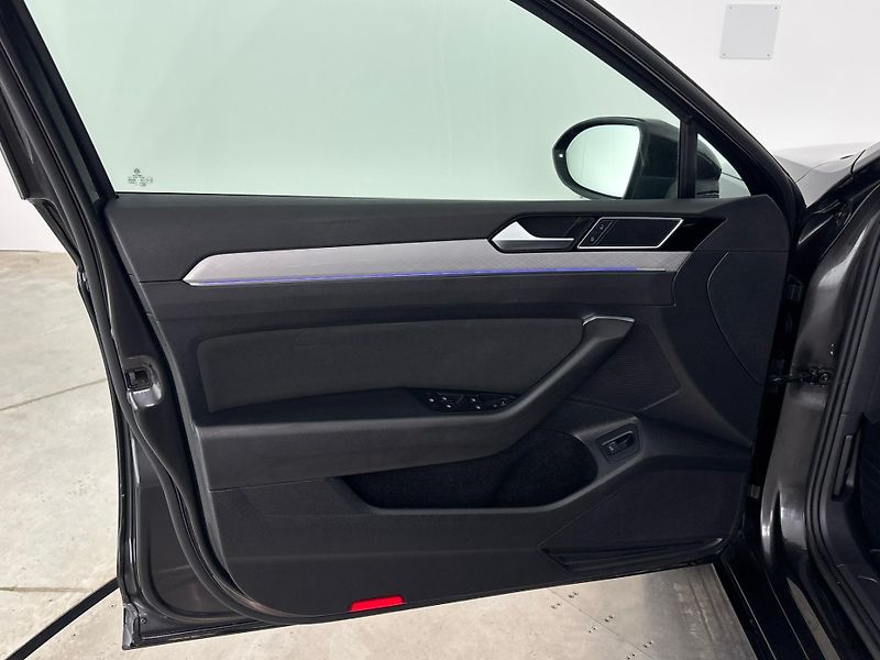Volkswagen Passat Bussines - fotka 13 z 29