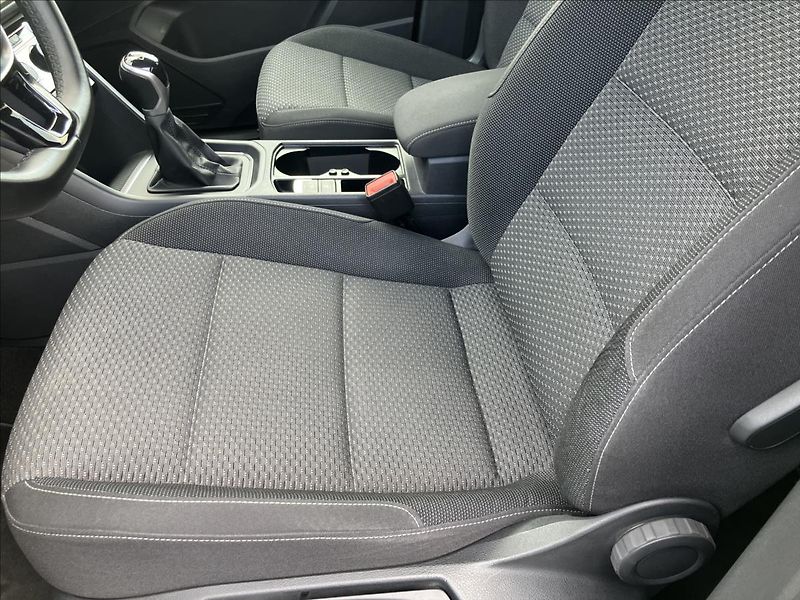 Volkswagen Touran 2,0 TAŽNÉ, LED,APPLE CAR PLAY - fotka 9 z 21
