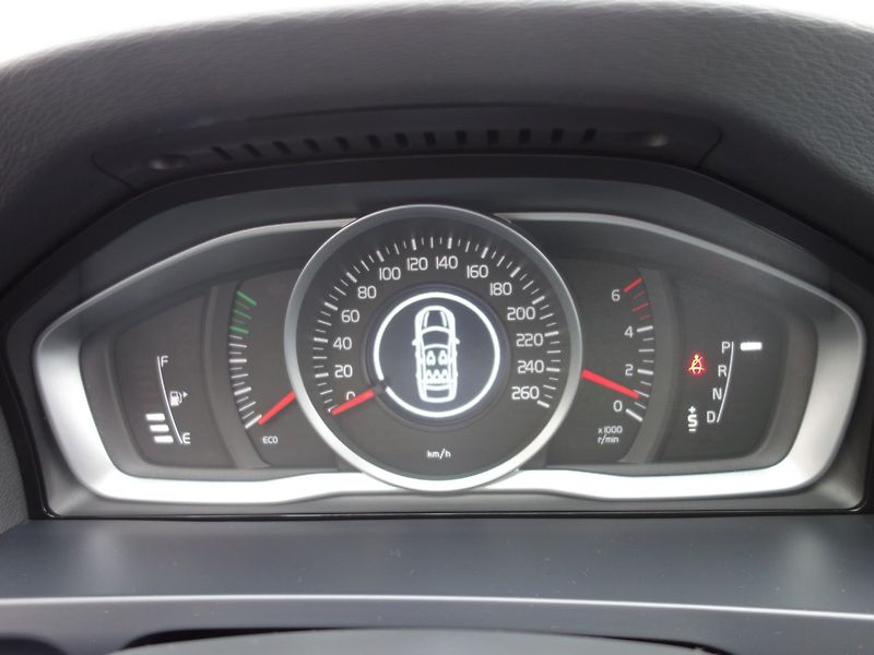 Volvo S60 (2017) 2.0D4 147kW AUT -NOVÉ V ČR - fotka 19 z 38