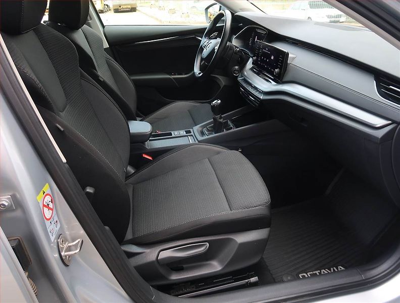 Škoda Octavia (2023) Ambition 2.0 TDI - fotka 9 z 18