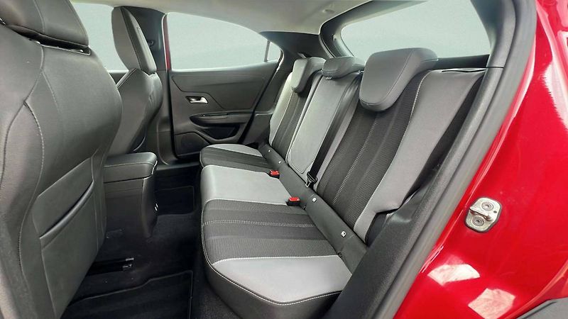 Opel Mokka Edition 1.2 TURBO (96kW/130k) - fotka 33 z 52
