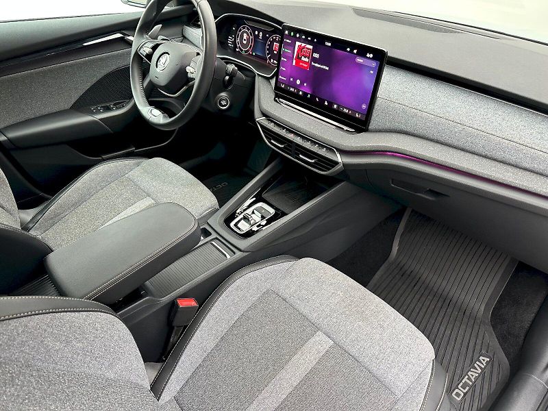 Škoda Octavia (2024) 1.5 TSI 110kW MHEV Top Selecti - fotka 7 z 24