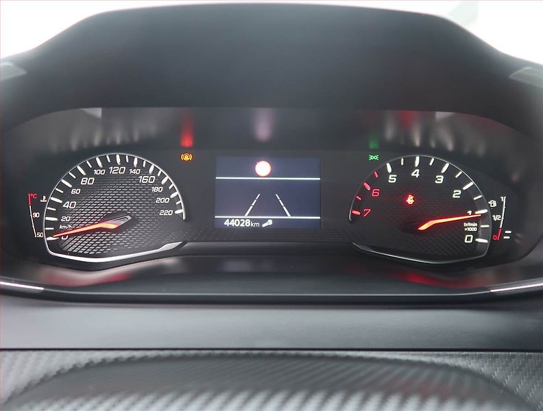 Peugeot 2008 (2024) 1.2 PureTech, ČR,1.maj - fotka 11 z 13