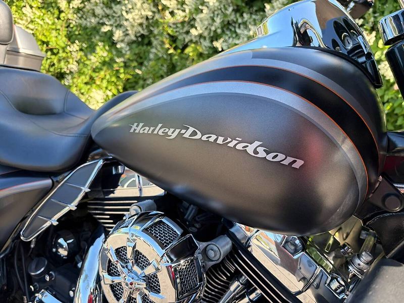 Harley-Davidson FLHX Street Glide (2012) - fotka 12 z 17