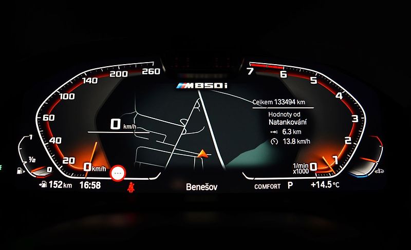 BMW Řada 8 M850i xDrive /Laser/530 PS - fotka 43 z 50
