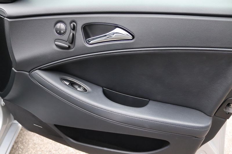 Mercedes-Benz CLS Mercedes-Benz CLS 500 V8 C219 - fotka 48 z 50
