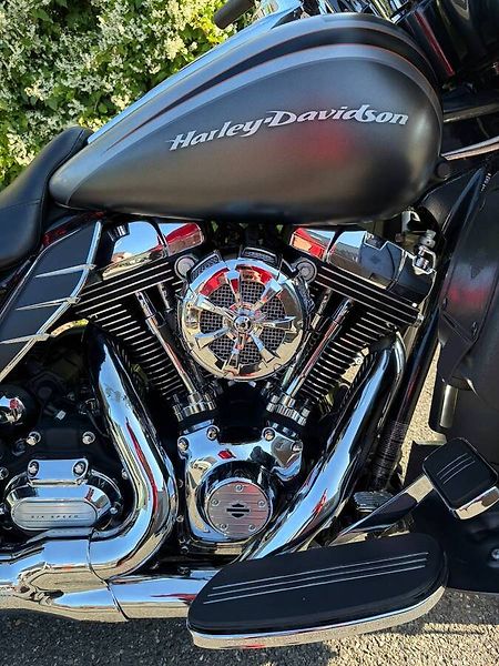 Harley-Davidson FLHX Street Glide (2012) - fotka 15 z 17