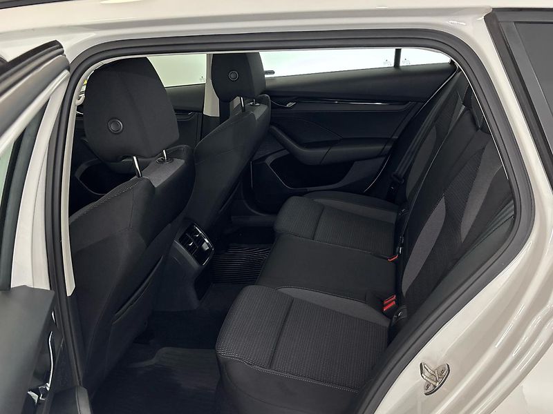 Škoda Octavia Ambition - fotka 8 z 29