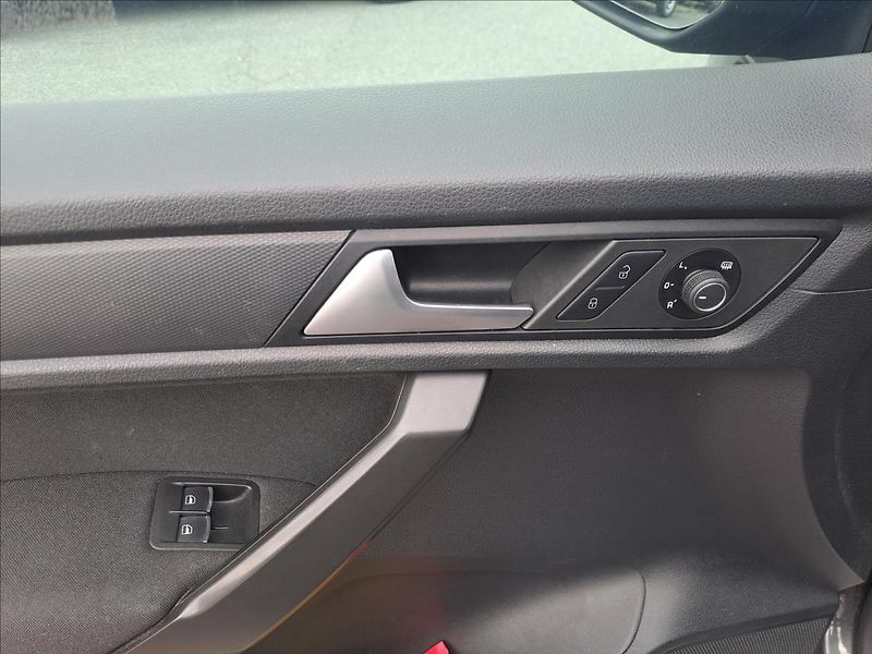 Volkswagen Caddy 2,0 TDI DSG 4MOTION - fotka 10 z 16