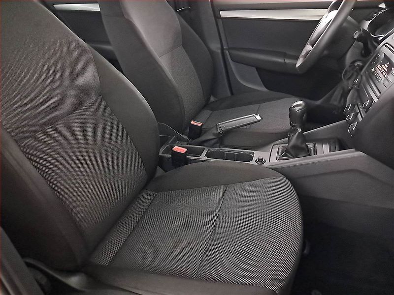 Škoda Octavia (2014) 1.6 TDI, Tempomat - fotka 9 z 16