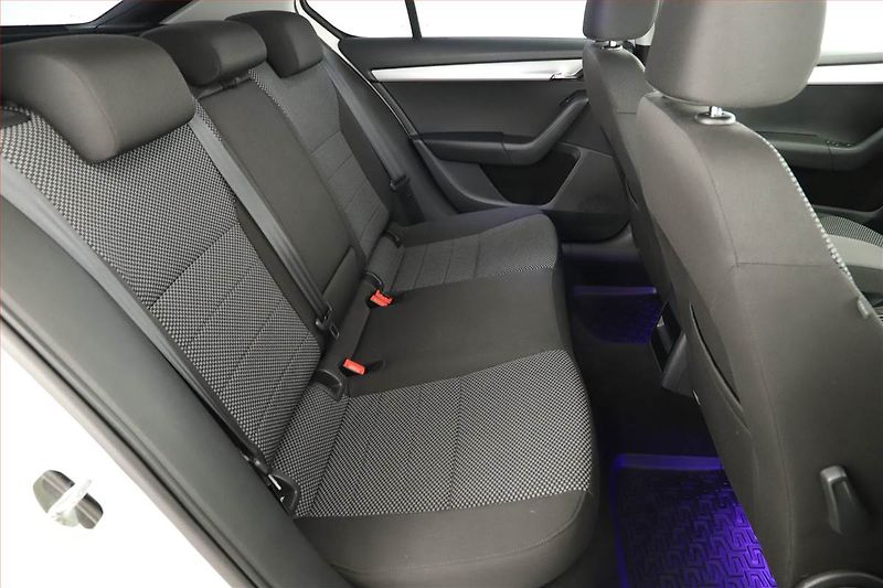 Škoda Octavia (2014) 1.6 TDI, Automat, Navi - fotka 7 z 15