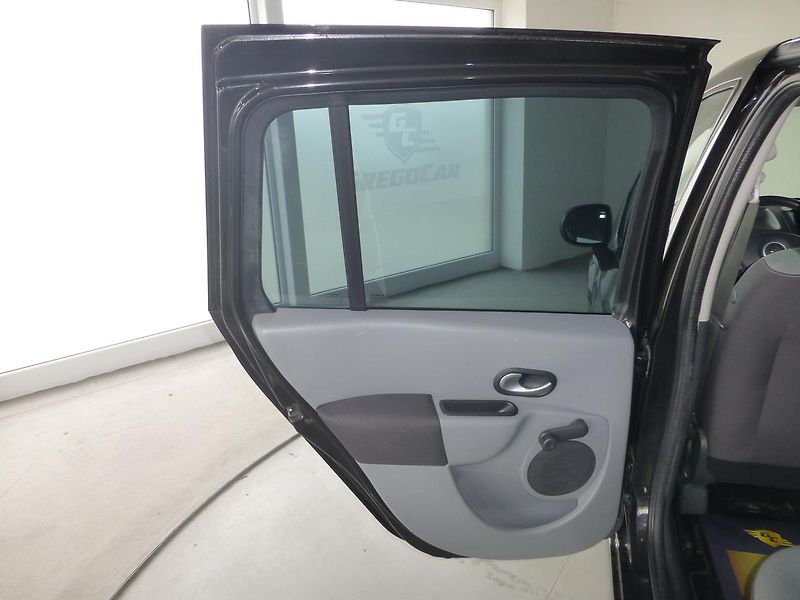 Renault Modus (2010) 1,2I*KLIMATIZACE**PARK.SENZORY - fotka 13 z 25