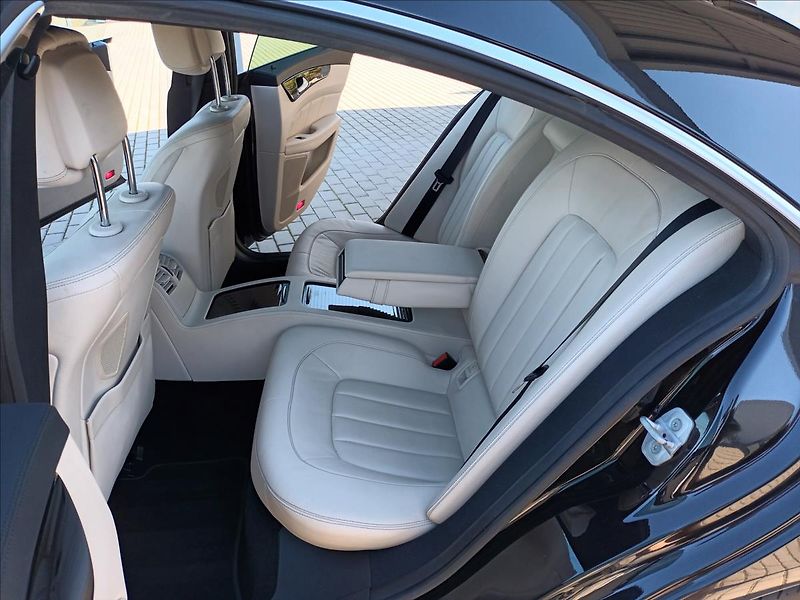 Mercedes-Benz CLS 3,0 350d,4Matic,190kw,ČR,1MAJ, - fotka 16 z 43