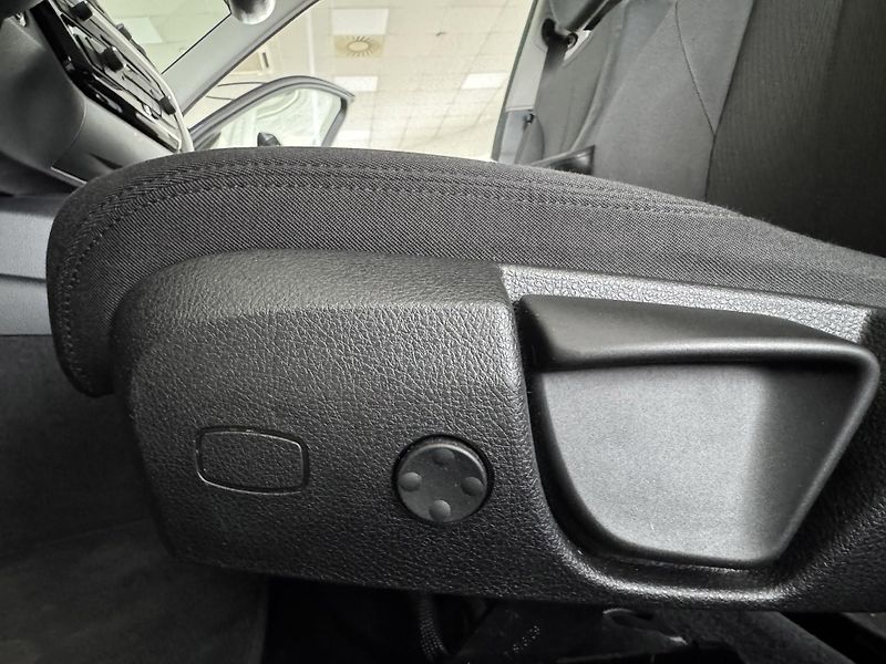 BMW Řada 3 320d 140kW*AUT*LED*Nav*El.Kufr - fotka 28 z 33