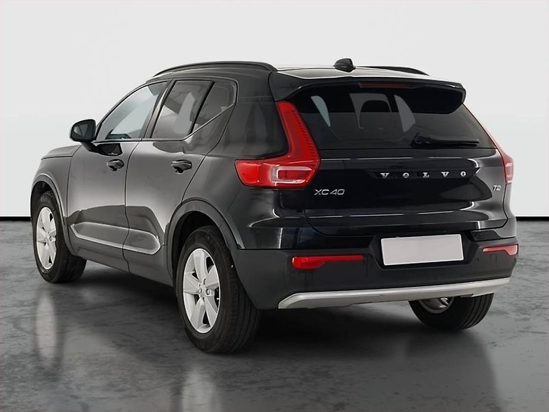 Volvo XC40 (2024) T2 - fotka 4 z 21