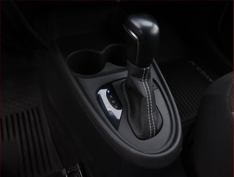 Toyota Aygo (2023) Executive 1.0, Automat - fotka 13 z 18