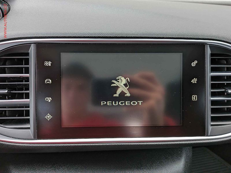 Peugeot 308 (2014) 1.2PT, LED, panor - fotka 11 z 17