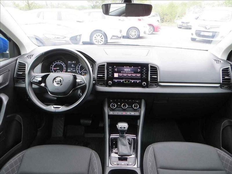 Škoda Karoq patří k nejoblíbenějším autům v ČR.