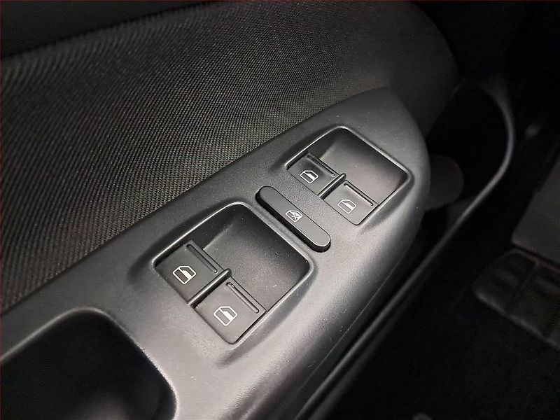 Škoda Octavia (2011) 2.0 TDI, Serv.kniha, Xenony - fotka 15 z 16