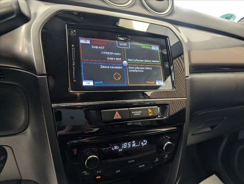 Suzuki Vitara 1.4 HYBRID ALLGRIP - fotka 19 z 34