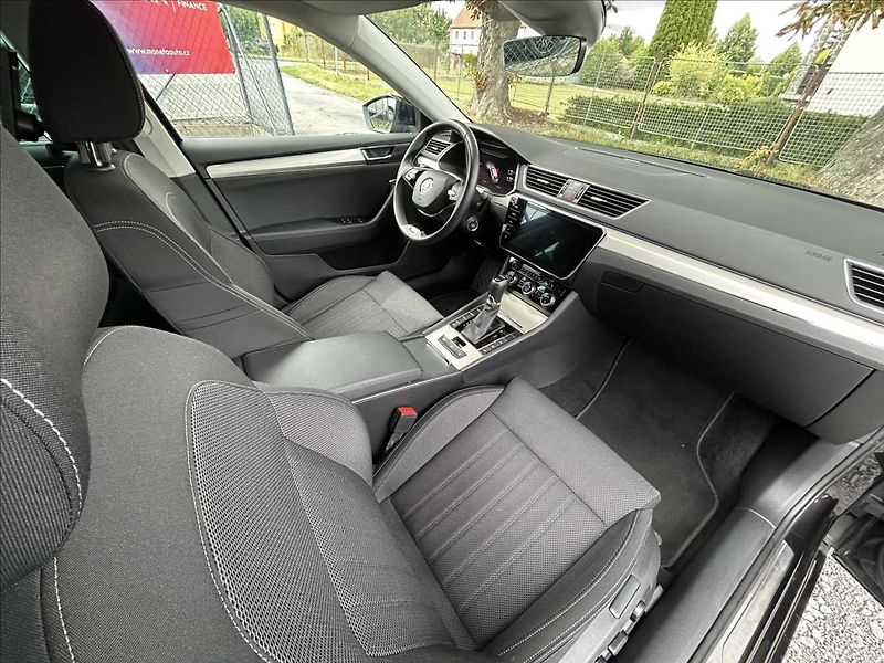 Škoda Superb 2,0 TDi DPH  360° Travel Asist - fotka 33 z 50